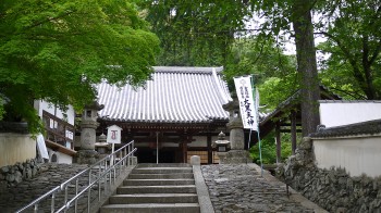 宝寺本堂