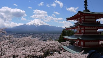 新倉浅間神社五重塔と富士山