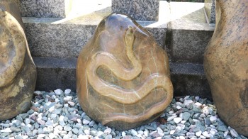 金蛇水神社蛇紋石